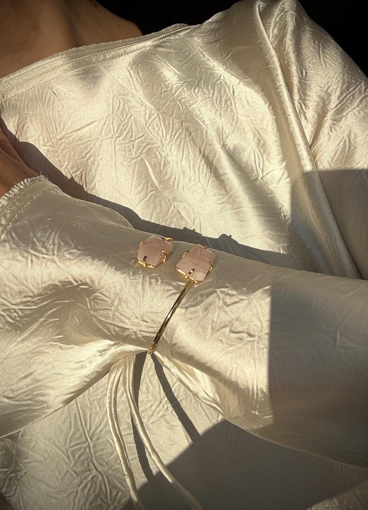 Браслет с шлифованным розовым кварцем