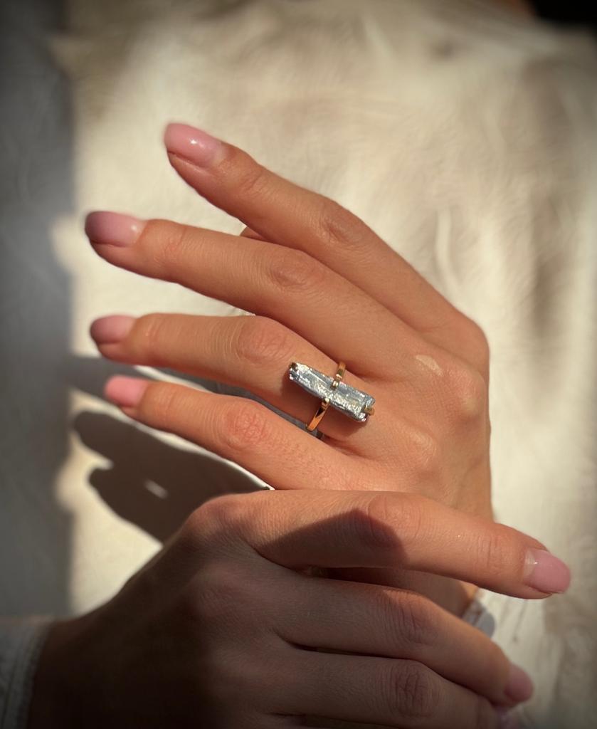 Кольцо с кианитом