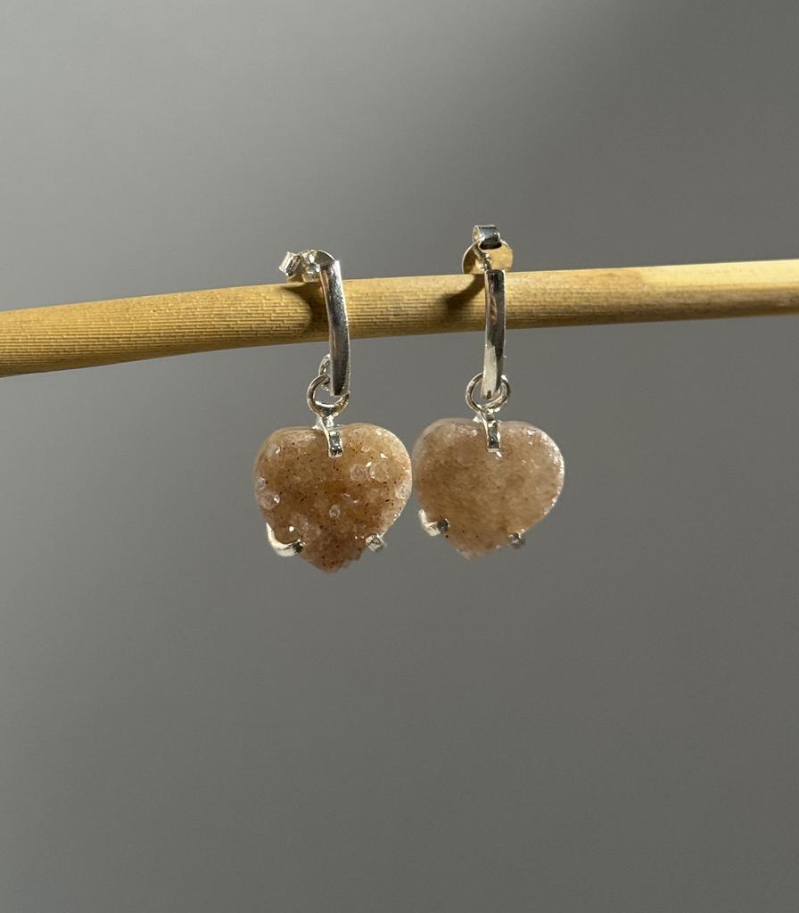 Серьги с агатом в форме сердца