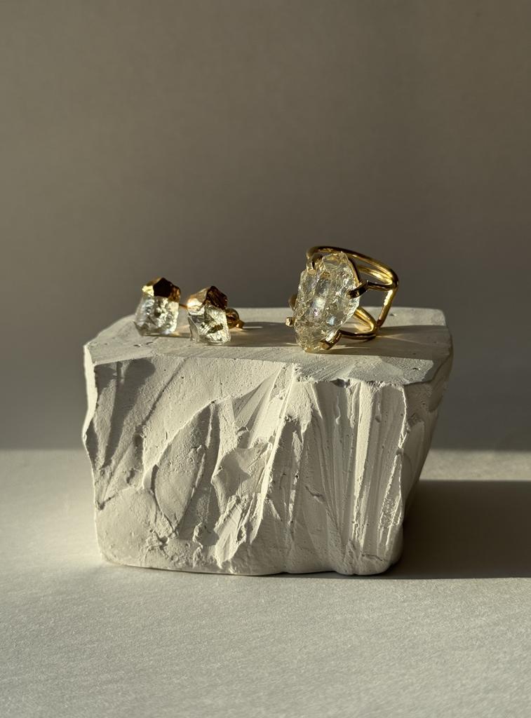 Комплект кольцо и асимметричные пусеты с аквамарином