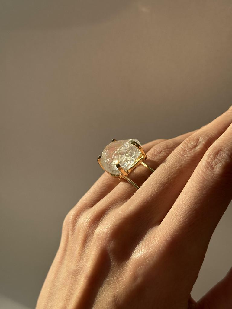 Кольцо с кристаллом горного хрусталя