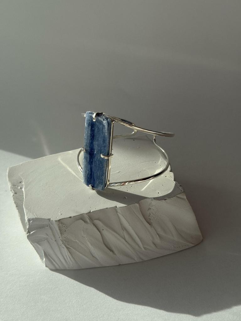 Браслет с кианитом