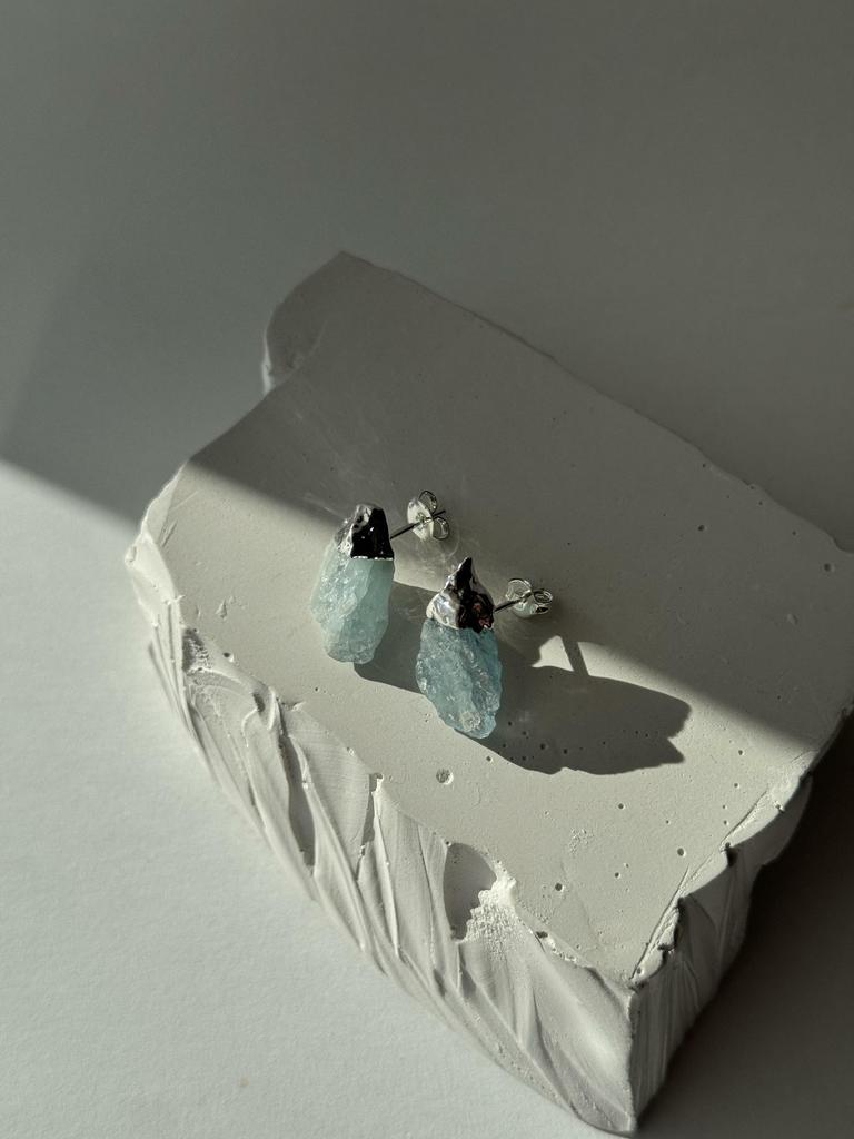 Асимметричные пусеты с аквамарином