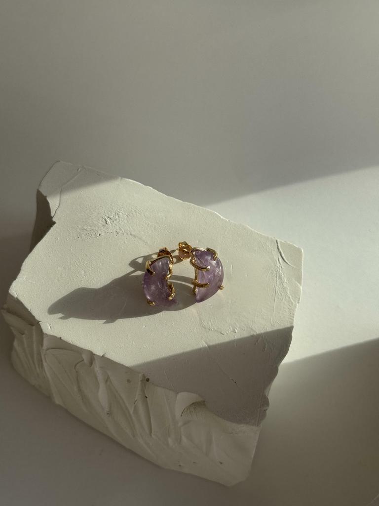 Асимметричные серьги с аметистом в форме луны