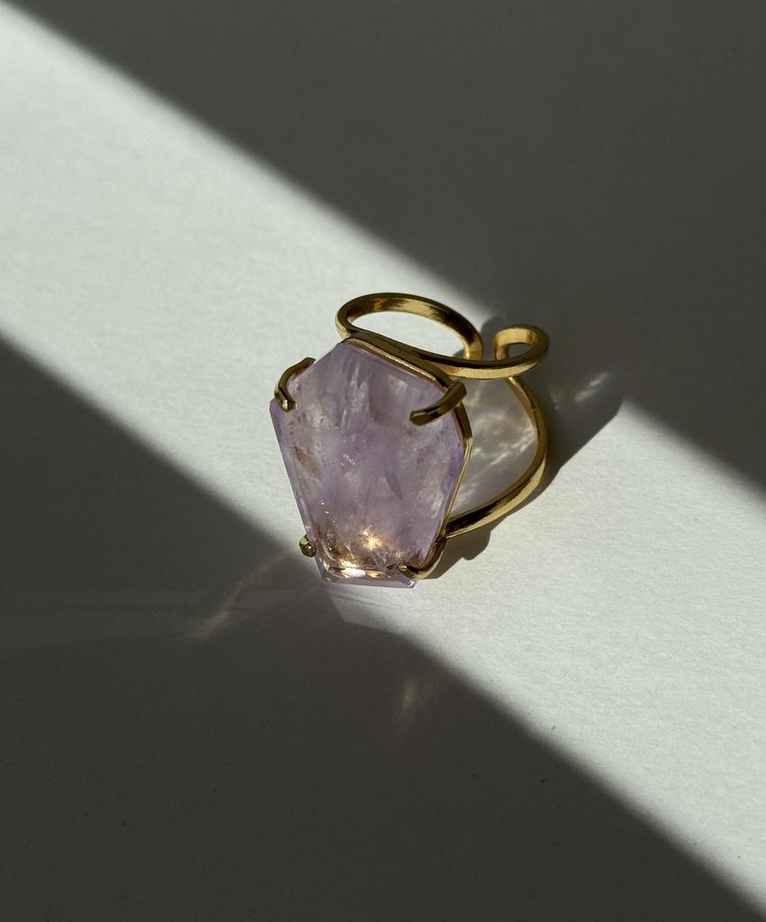 Кольцо с шлифованным аметистом