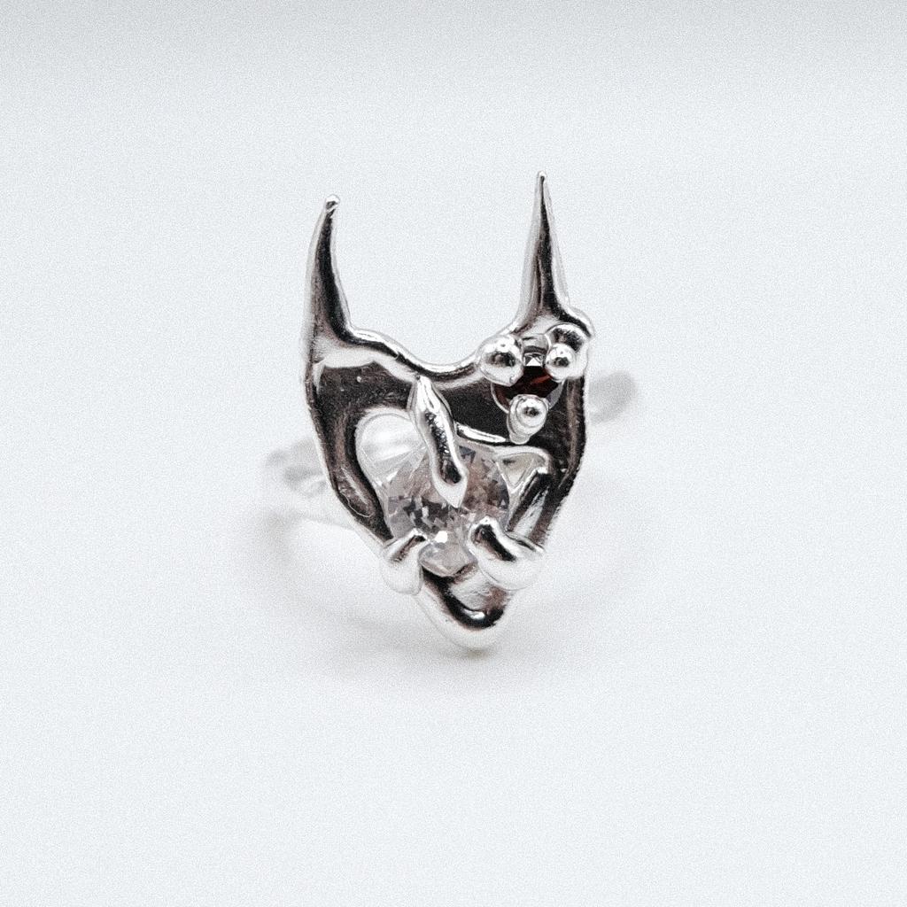 Кольцо-рожки с белым фианитом «My broken heart»