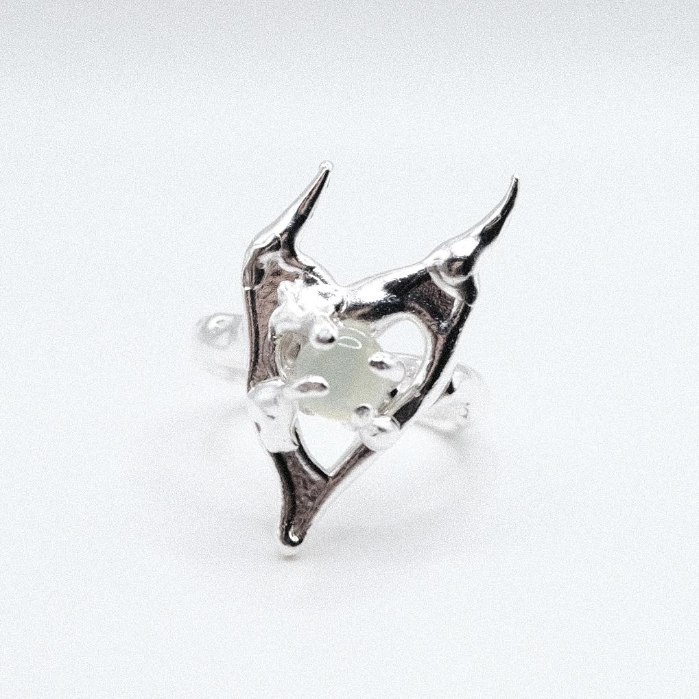 Кольцо-рожки с пренитом «My broken heart»