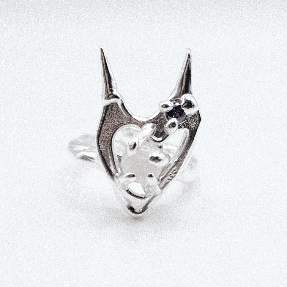 Кольцо-рожки с лунным «My broken heart»