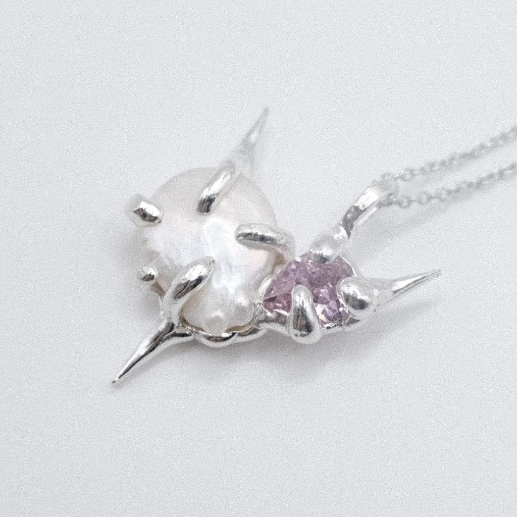 Подвеска с жемчугом и розовым фианитом «You/me»