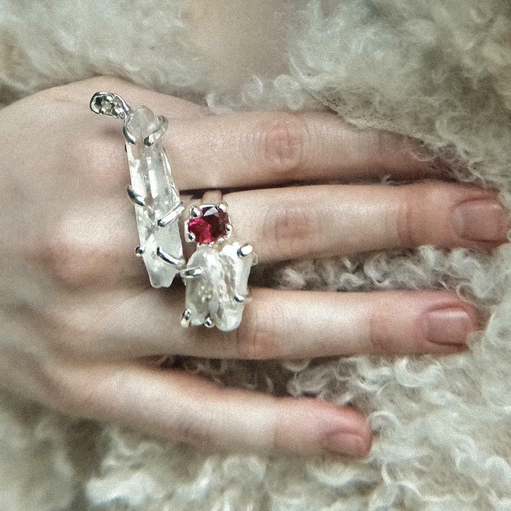 Кольцо с жемчугом и корундом (skol*zko)