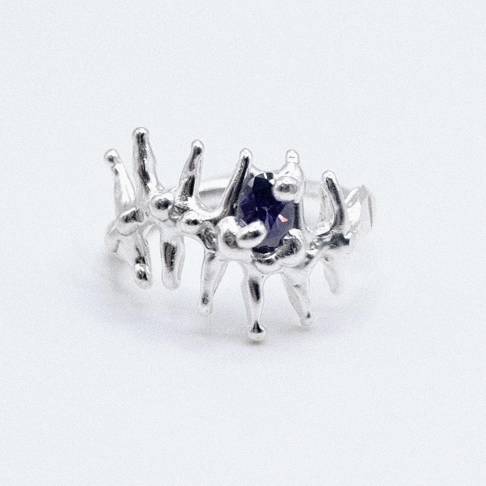 Кольцо «Многоножка» с фиолетовым фианитом