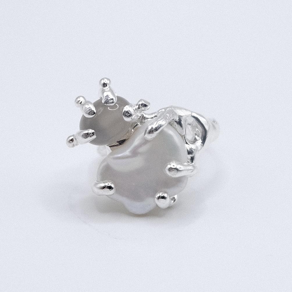 Кольцо с жемчугом и лунным