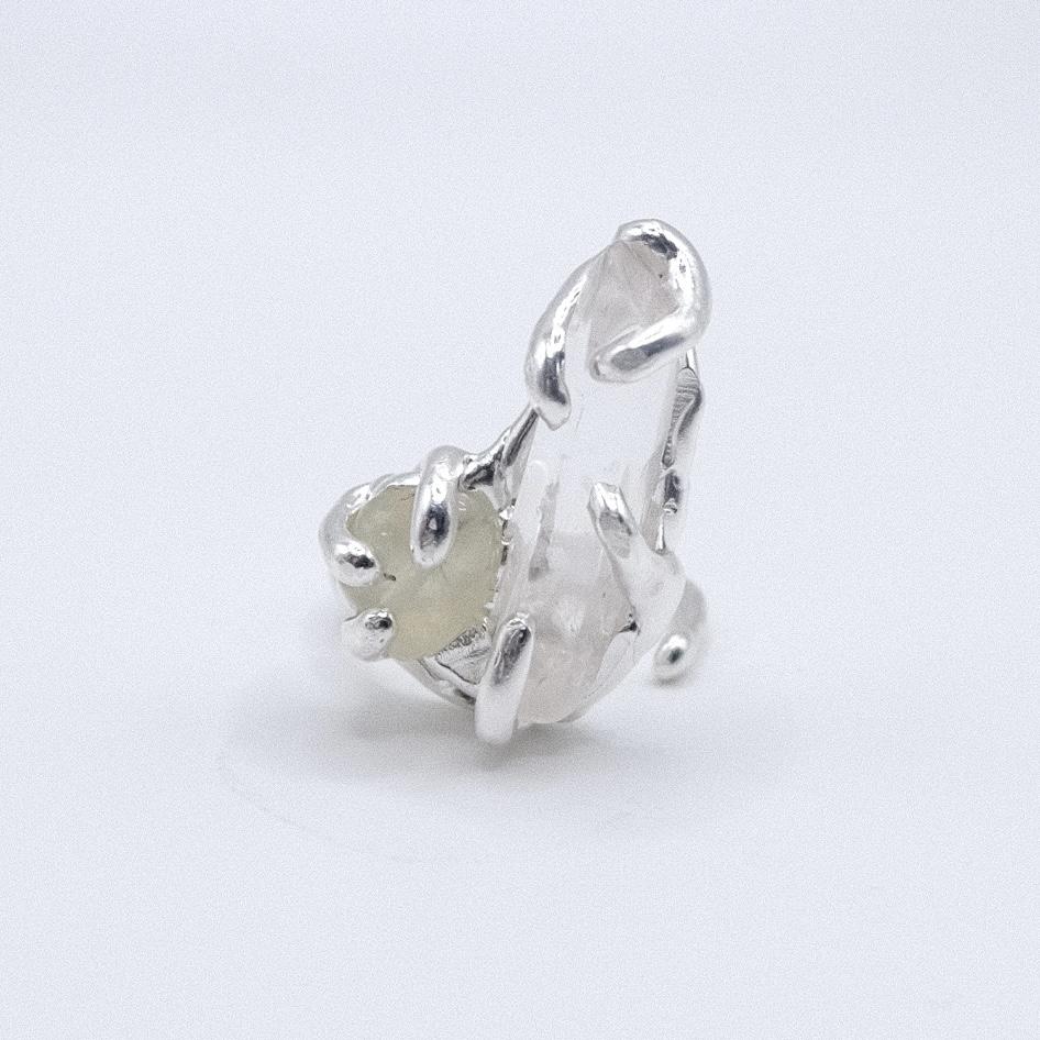 Кольцо с кварцем и пренитом