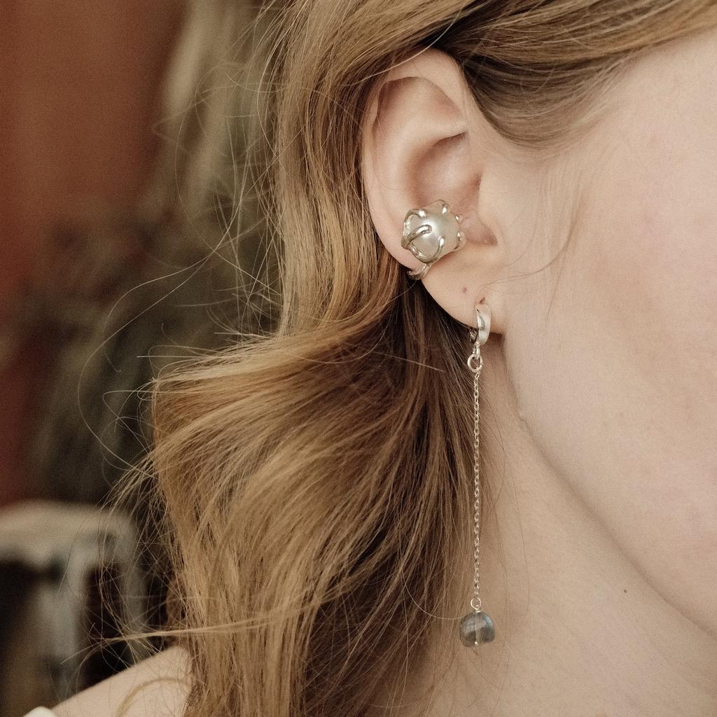 Кафф с жемчугом “Лютик”