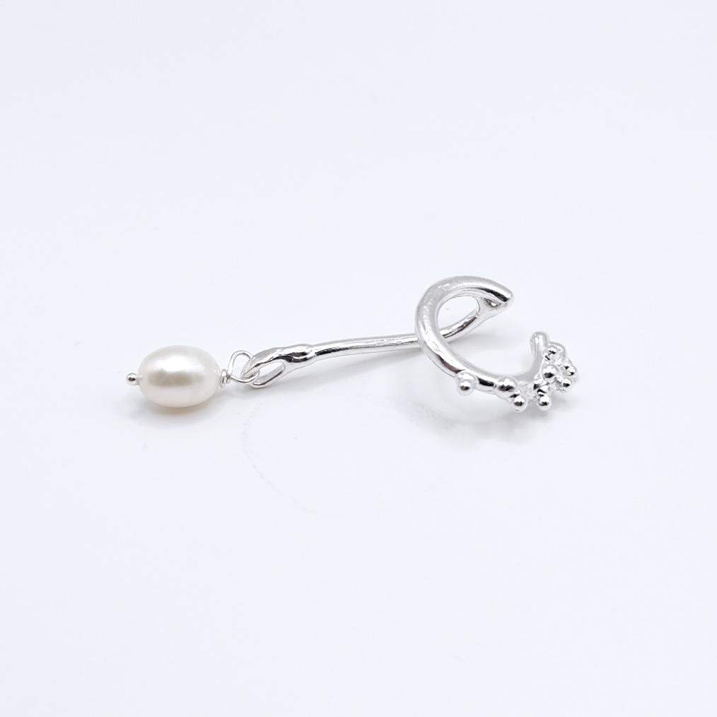 Кафф с жемчугом “Лютик”