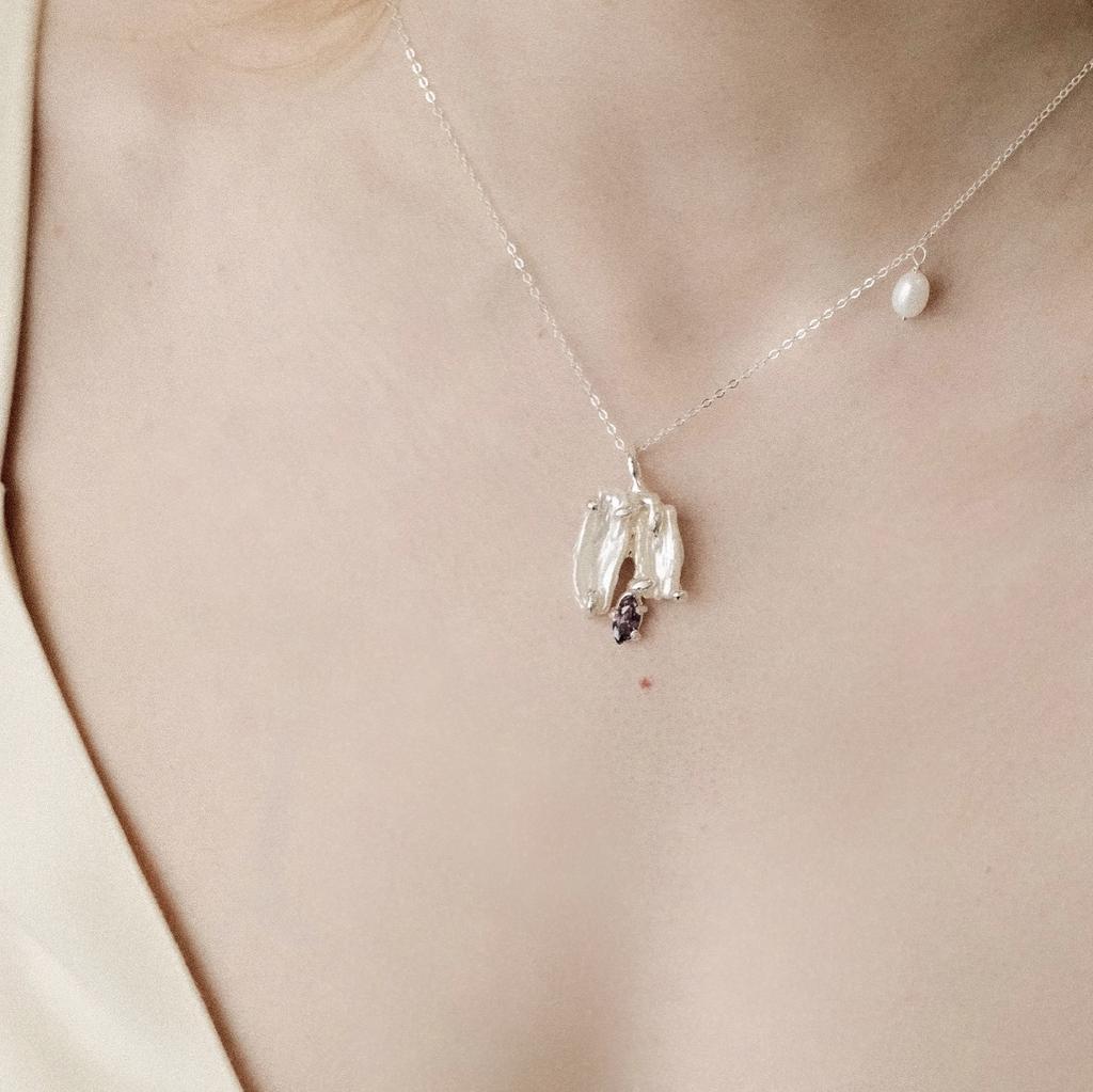 Подвеска с жемчугом и фианитом “Лютик”