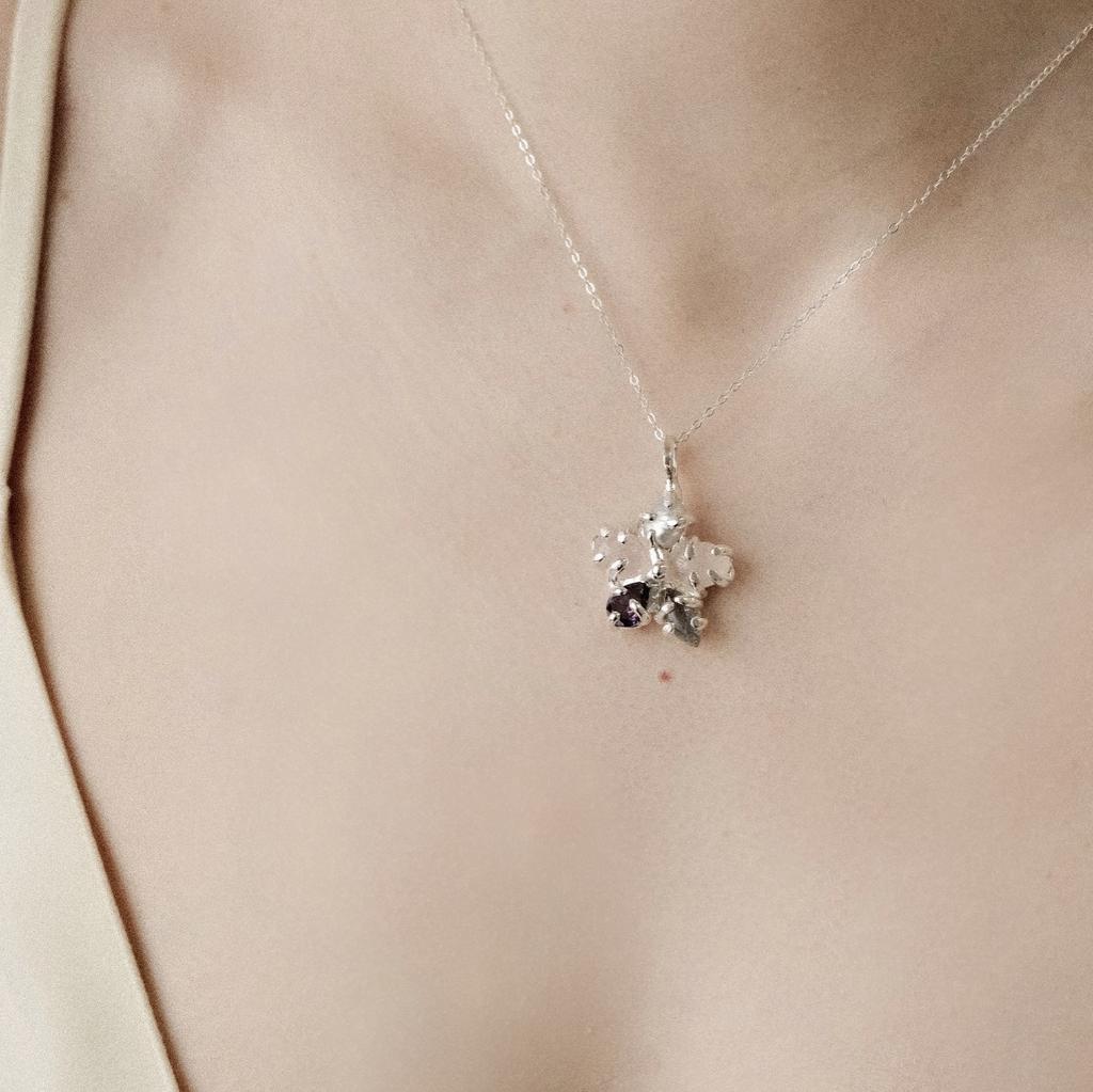 Подвеска с жемчугом, лабрадоритом, кварцем и фианитом “Лютик”