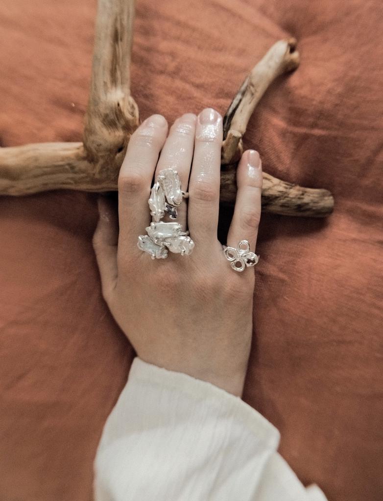 Кольцо с жемчугом и фиолетовым фианитом “Лютик”