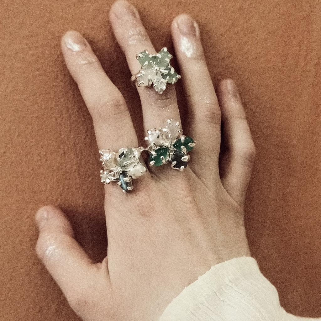 Кольцо с жемчугом, агатом, кварцем и лабрадоритом “Лютик”