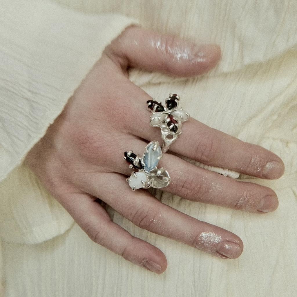 Кольцо с жемчугом, гранатом, перламутром и лабрадоритом “Лютик”