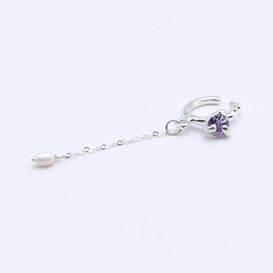 Кафф с сиреневым фианитом и жемчугом «Скользко»