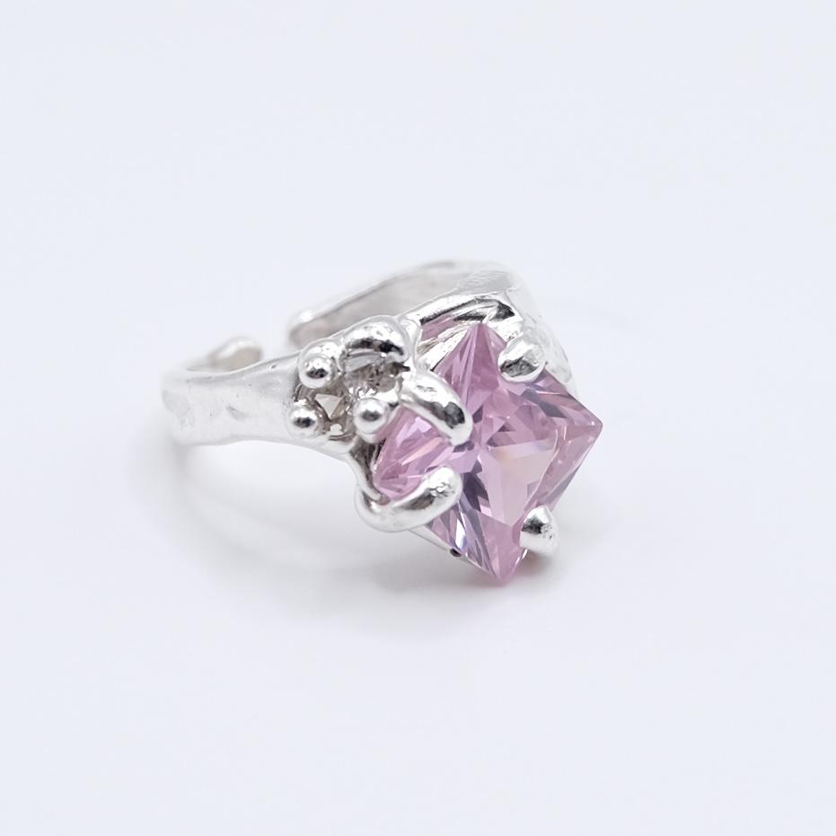 Кольцо с розовым фианитом "Скользко"