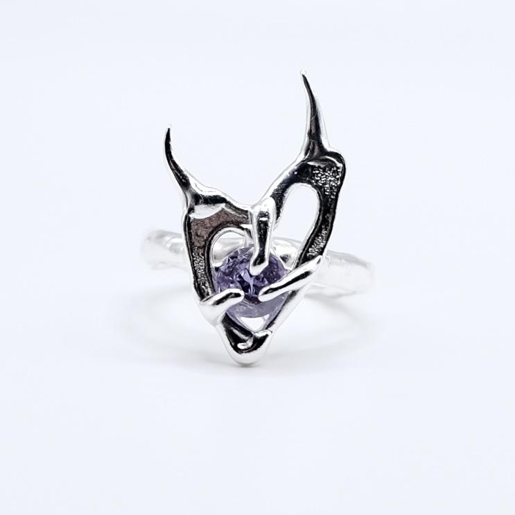Кольцо-рожки с сиреневым фианитом