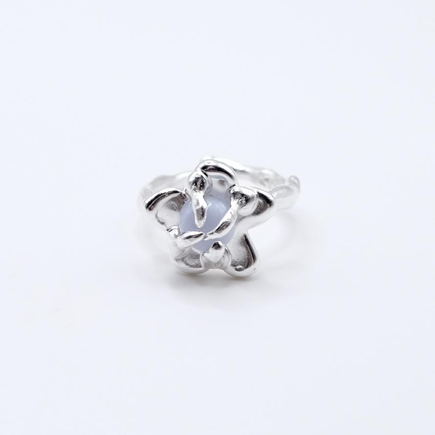 Кольцо-цветочек с агатом