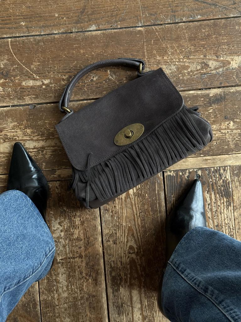 Замшевая модель с бахромой в цвете шоколад