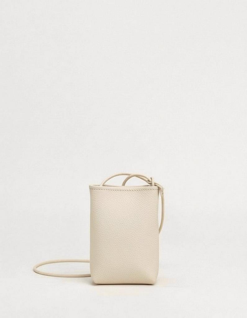 Сумка-мессенджер в молочном цвете