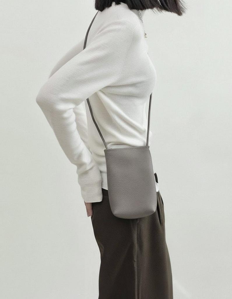 Сумка-мессенджер в сером цвете