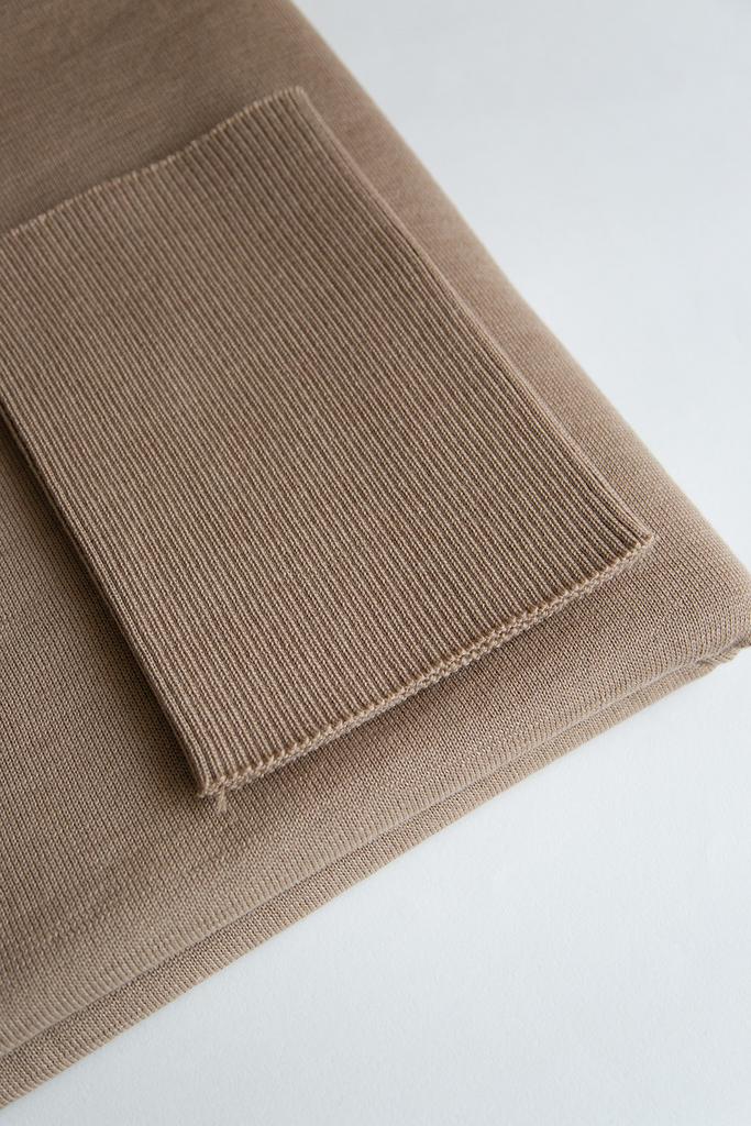 Полушерсть печенье, ширина 115 см  (основное полотно 1,2 м + резинка 0,36 м)