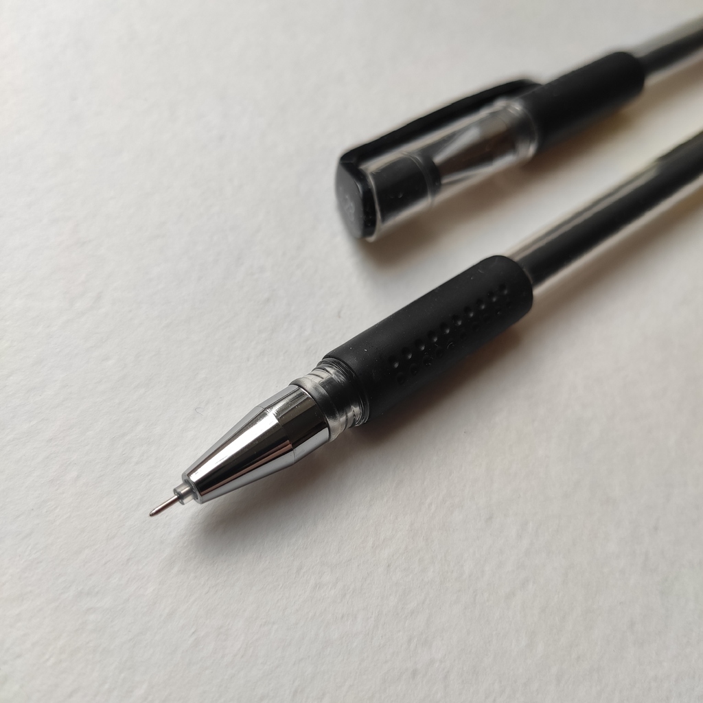 Ультратонкая гелевая ручка 0,28 мм