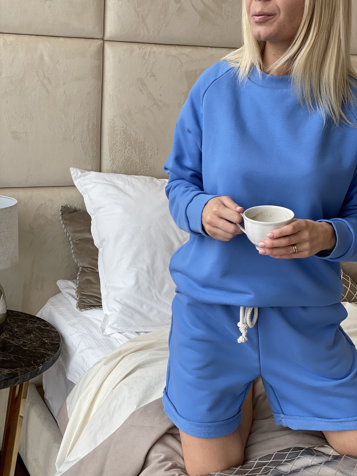 Свитшот в голубом цвете