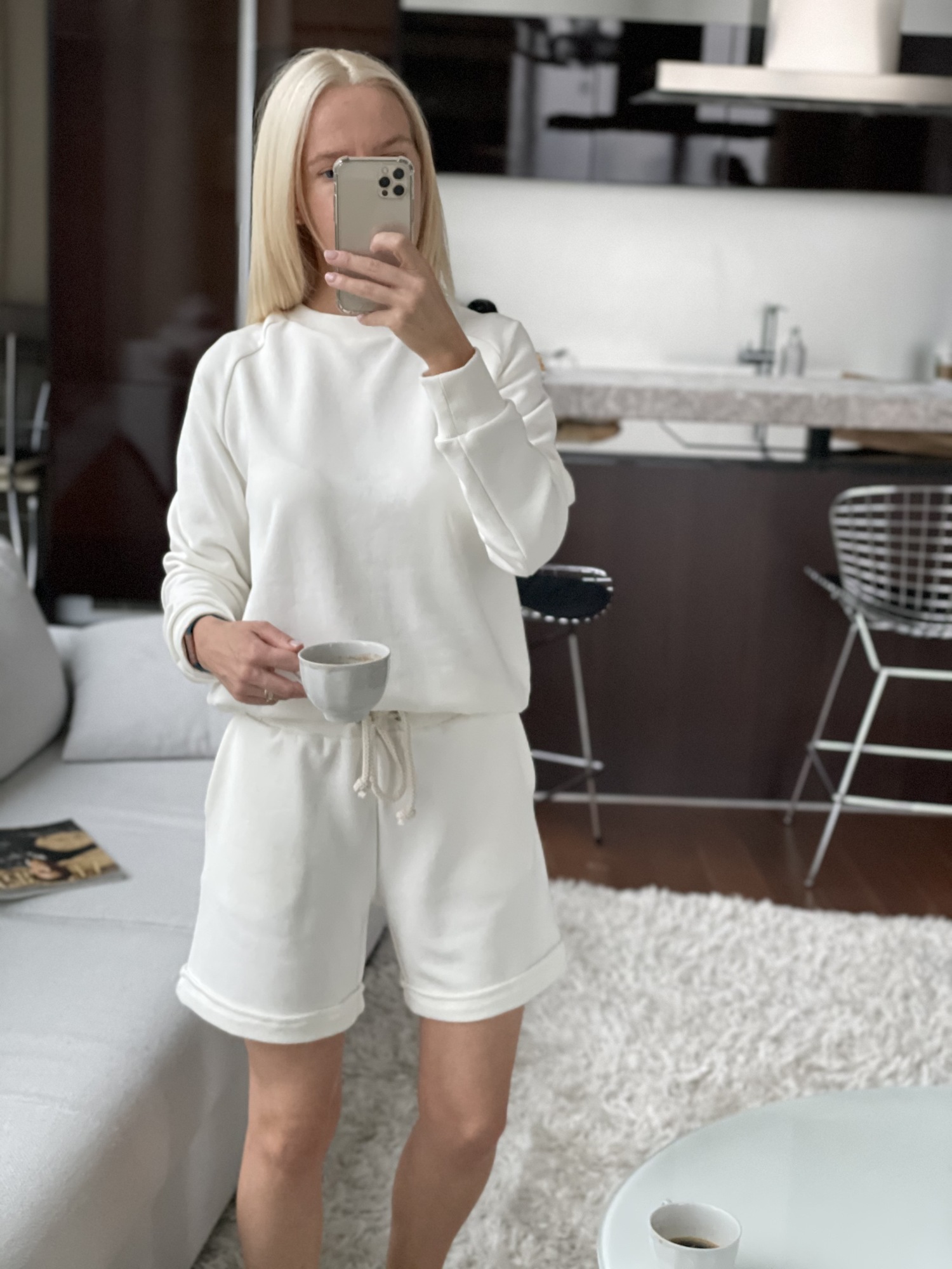 Шорты в белом цвете