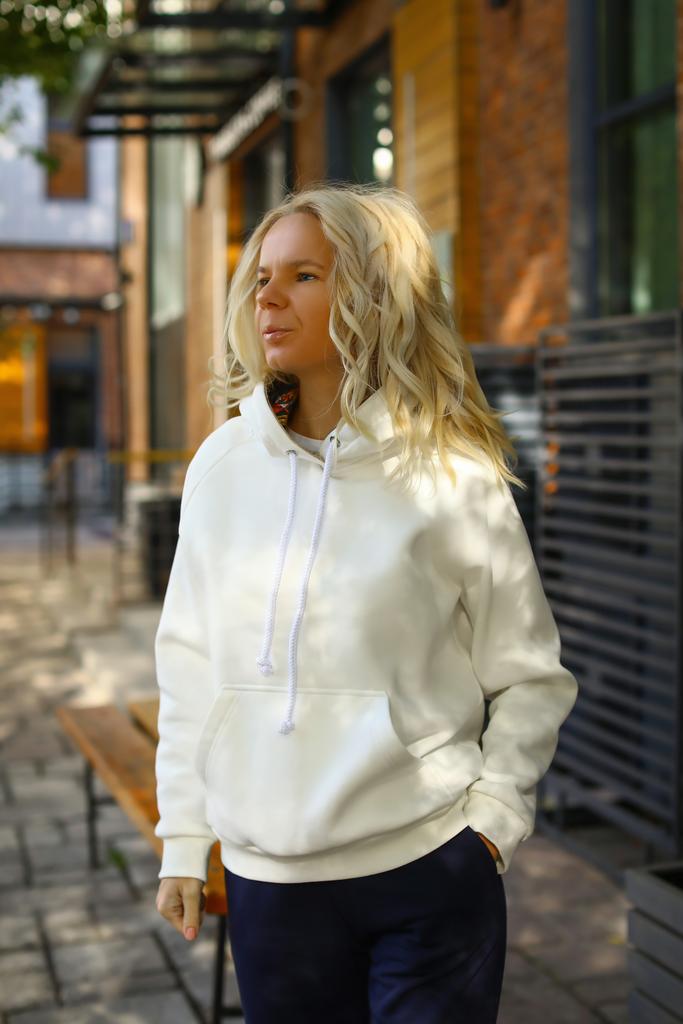 Худи в белом цвете