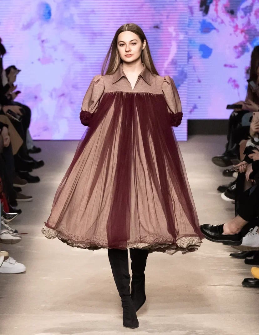 Платье бордовое