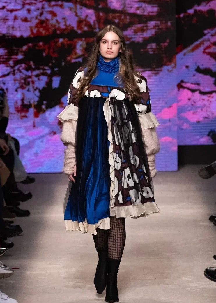 Васильковое платье