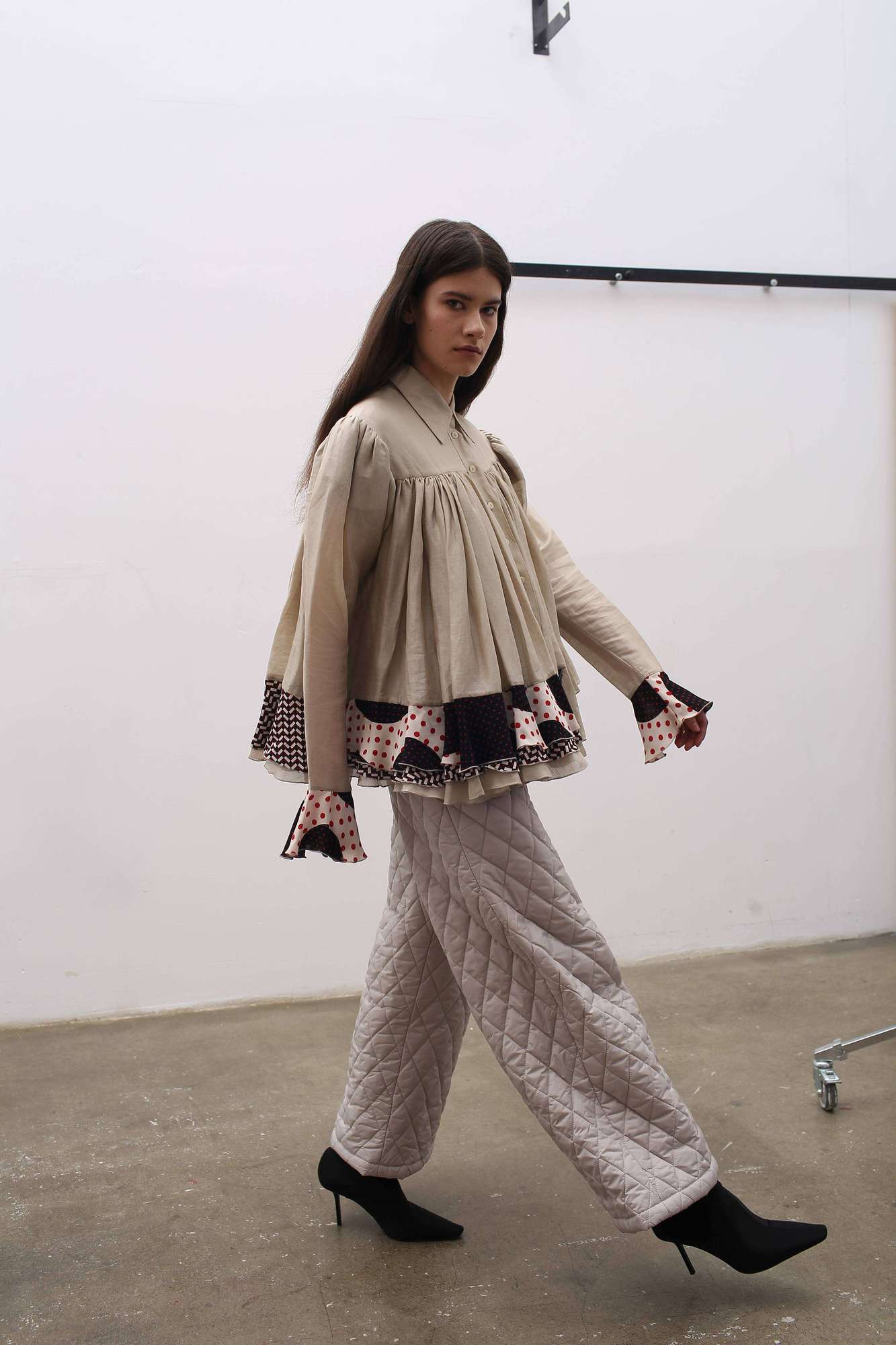 Блуза с воланами