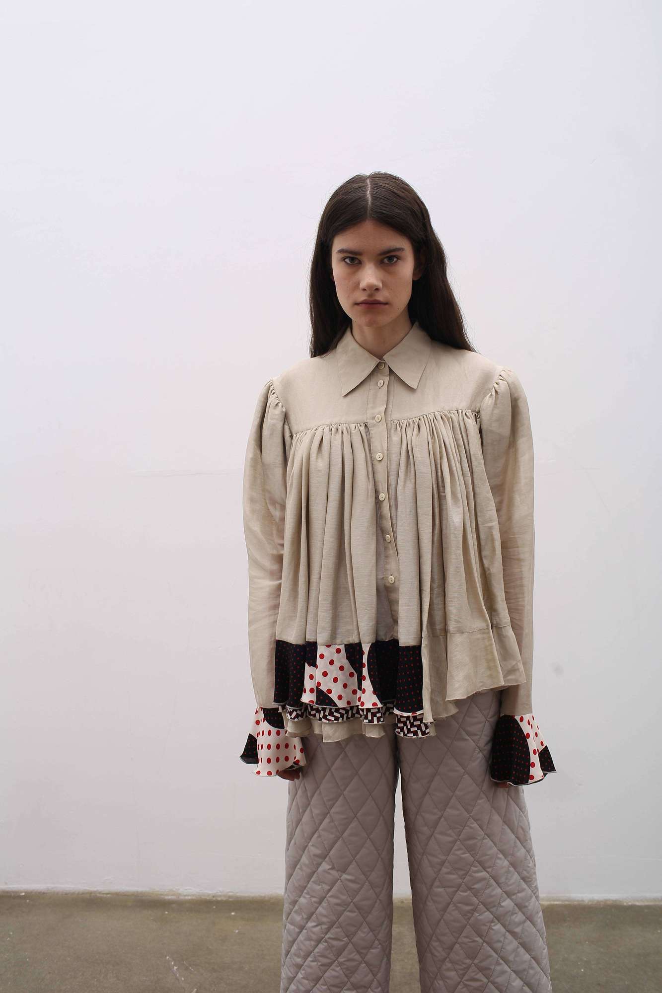 Блуза с воланами