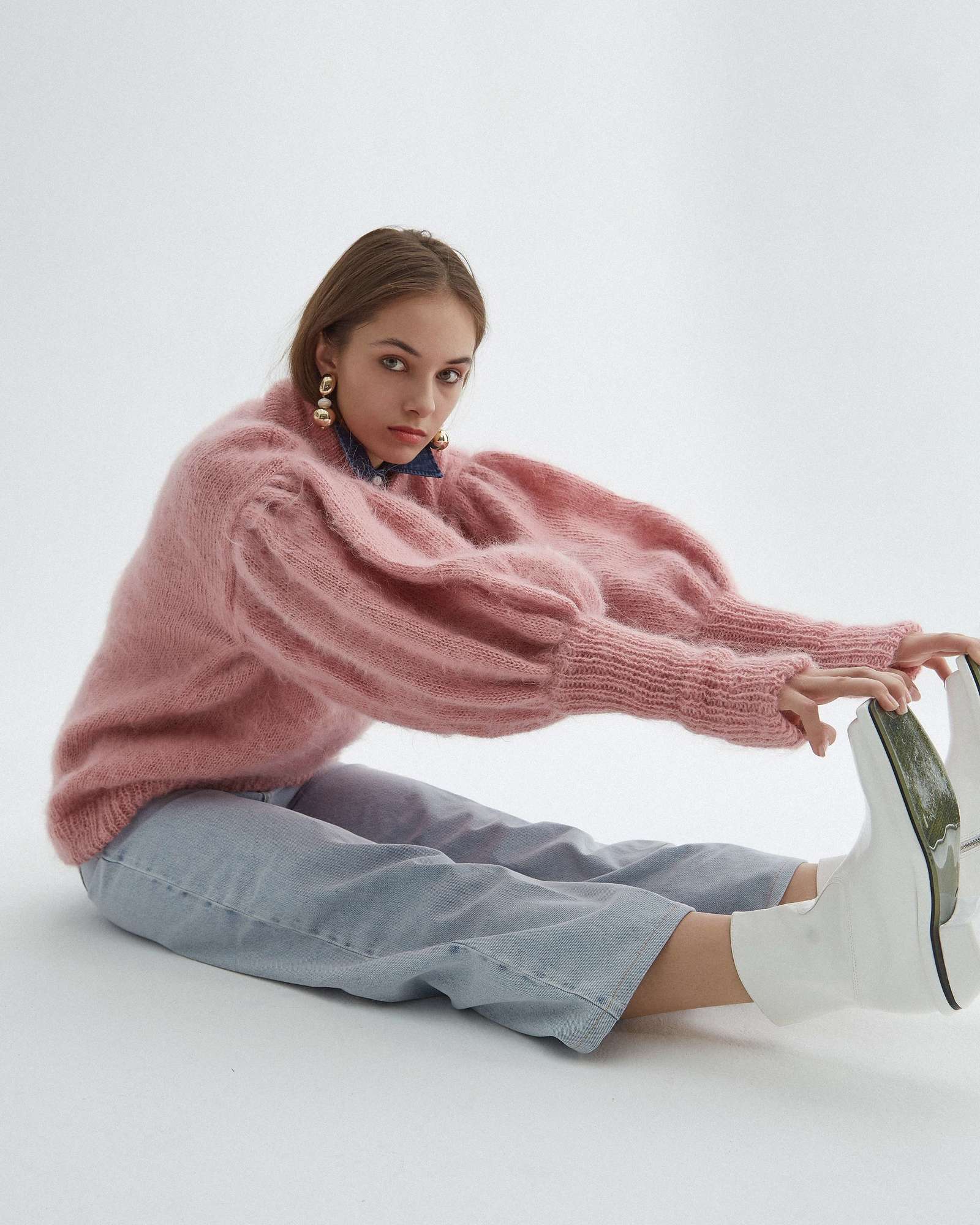 Пудровый свитер