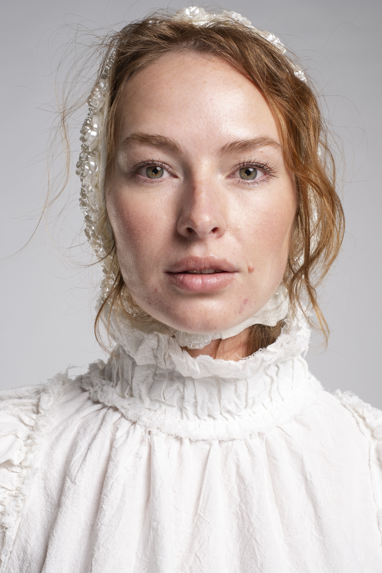 Чепец с розами