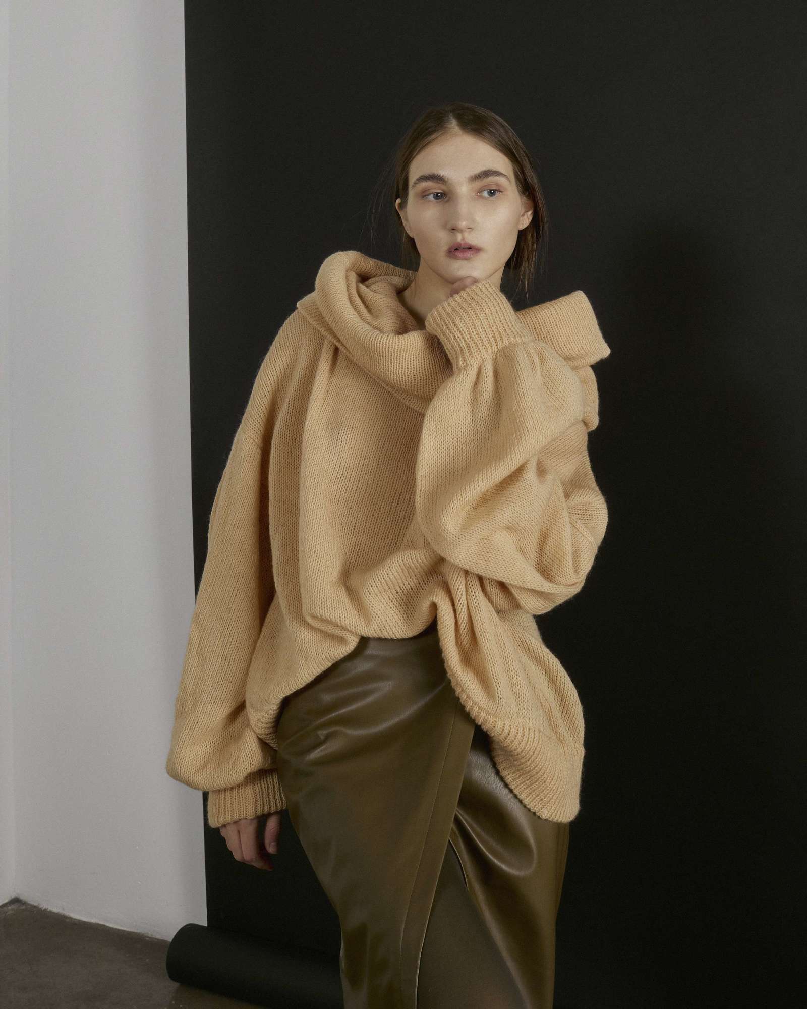 Свитер с хомутом