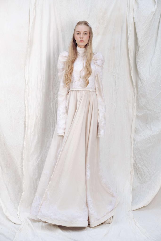 Платье макси с перьями