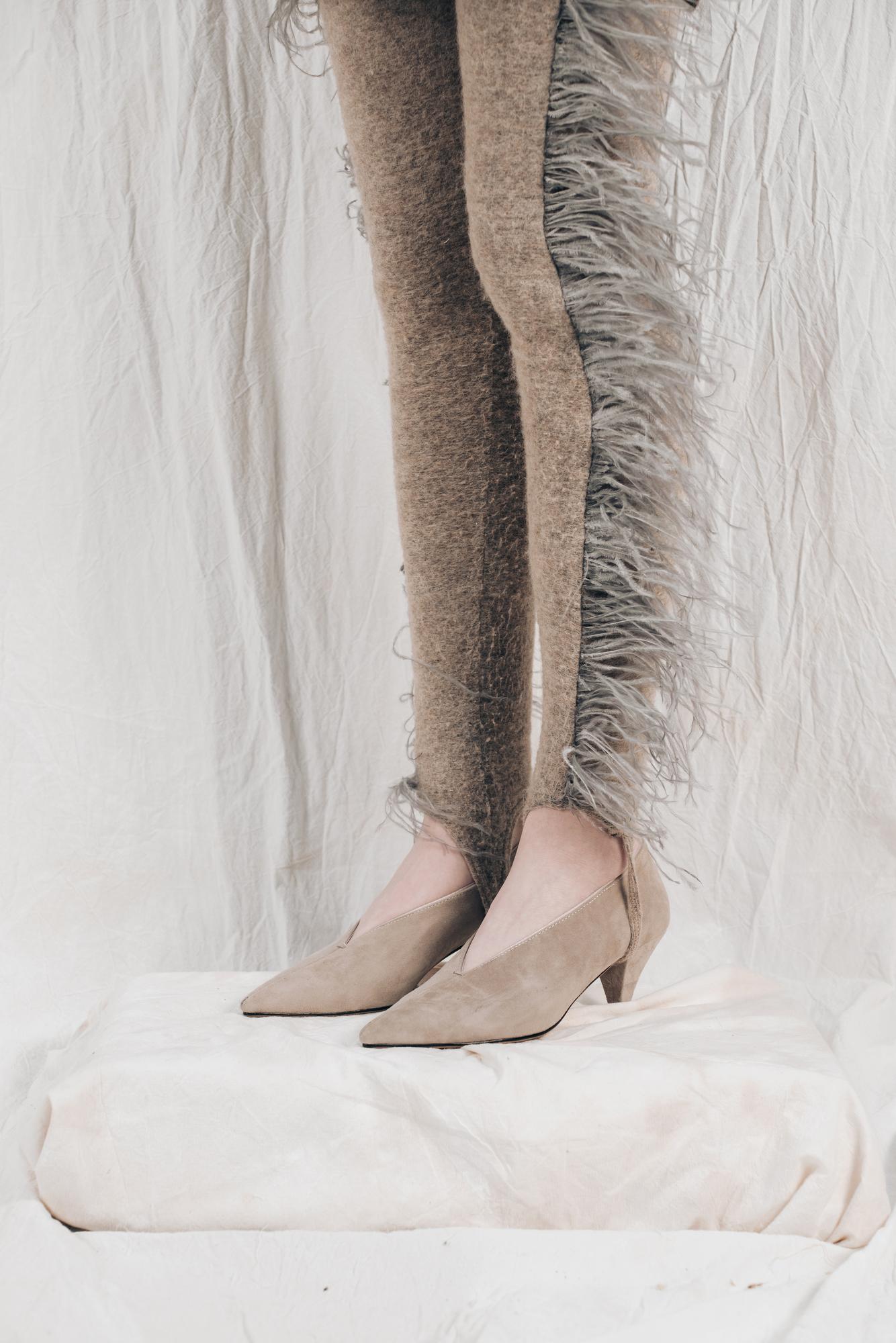 Лосины с перьями