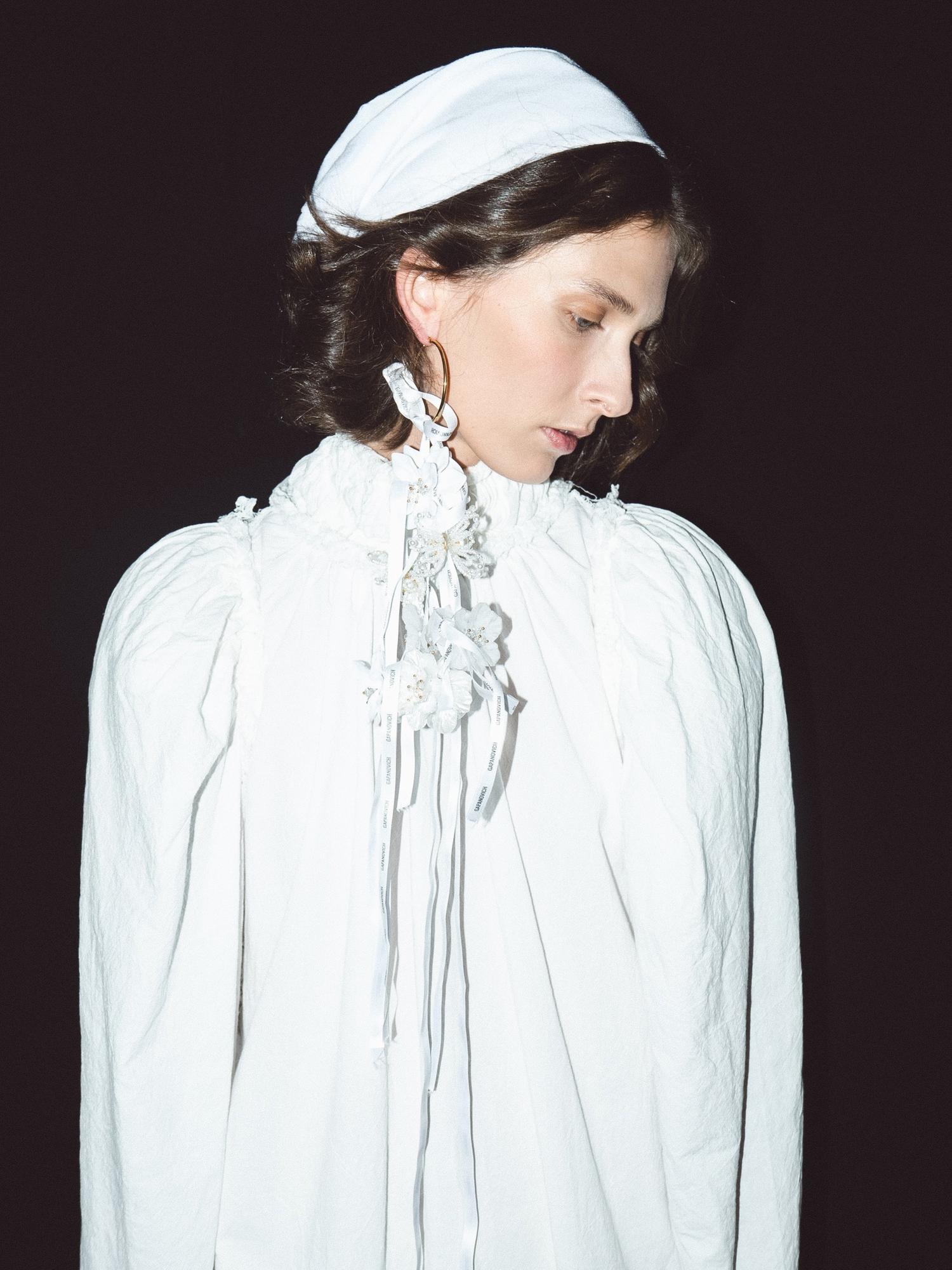 Моно-серьга с цветами