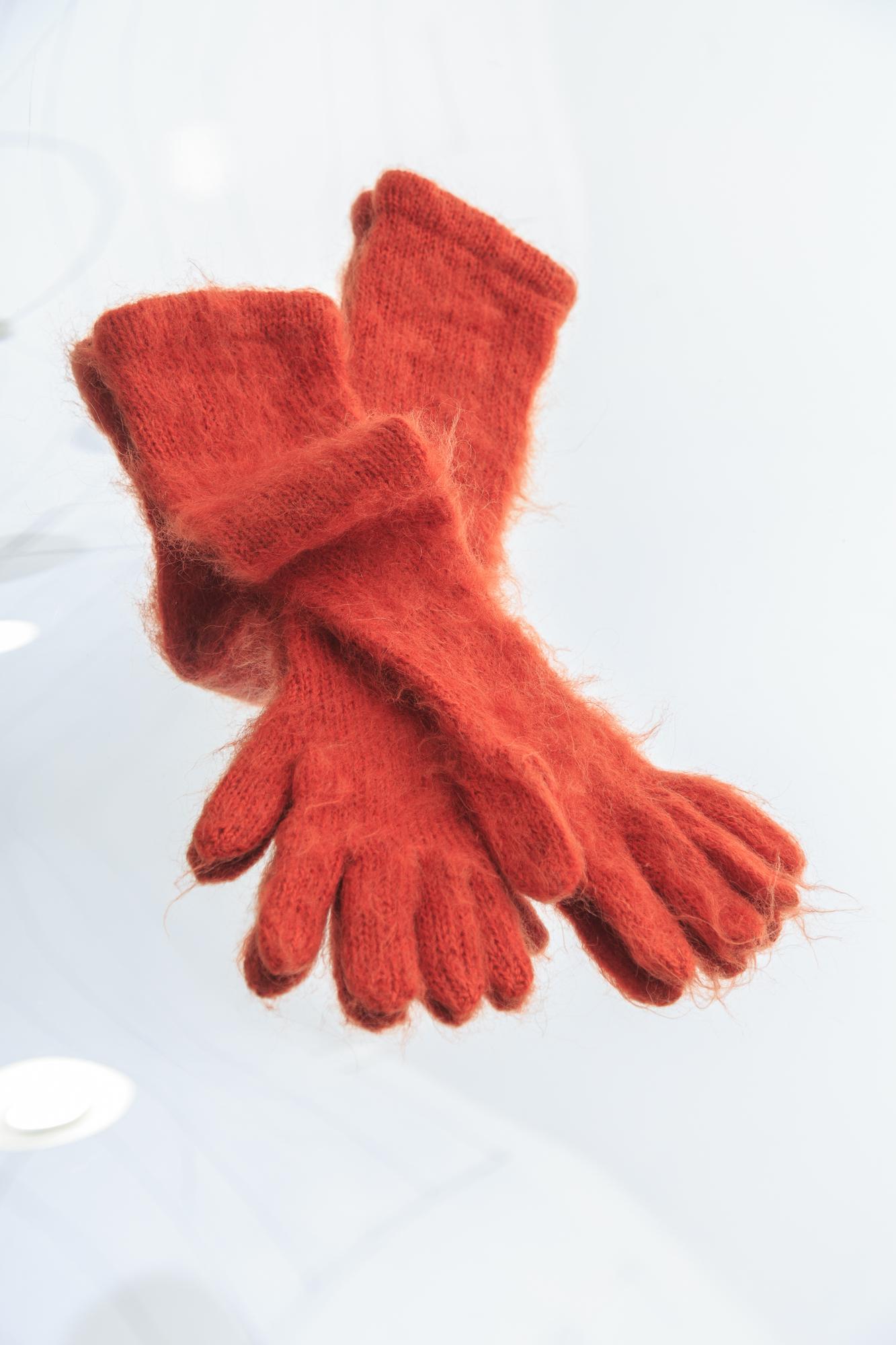 Оранжевые перчатки