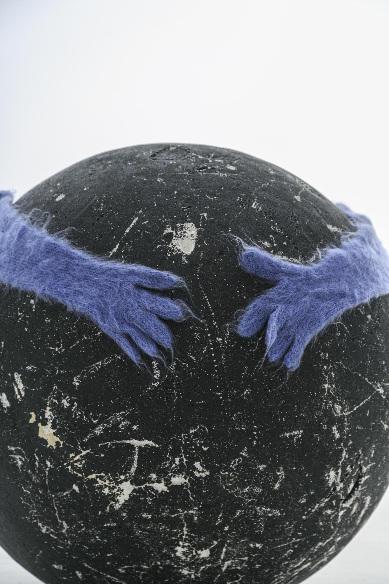 Голубые мохеровые перчатки