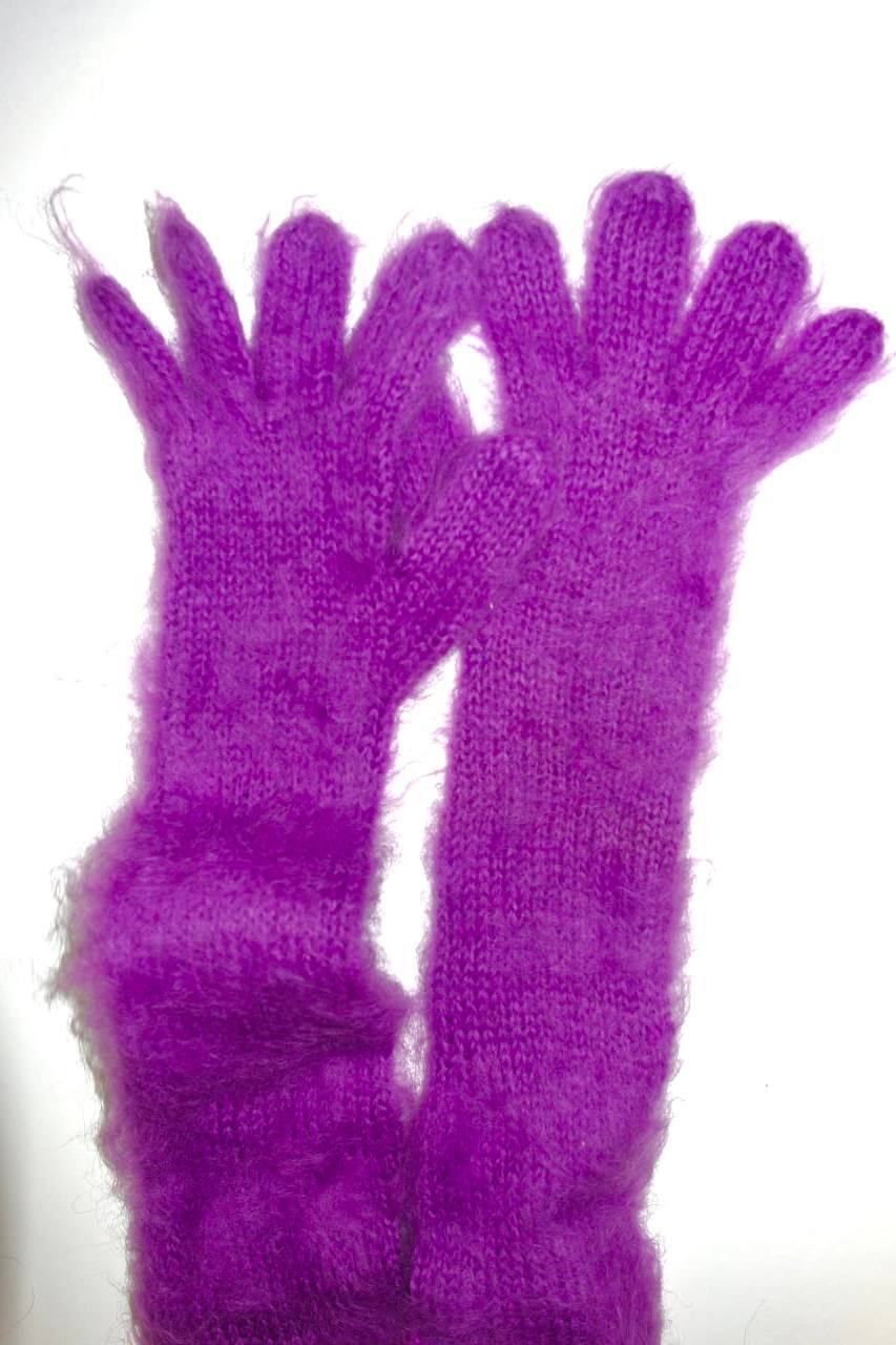 Сиреневые перчатки
