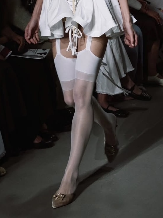 Телесные мюли с пряжкой